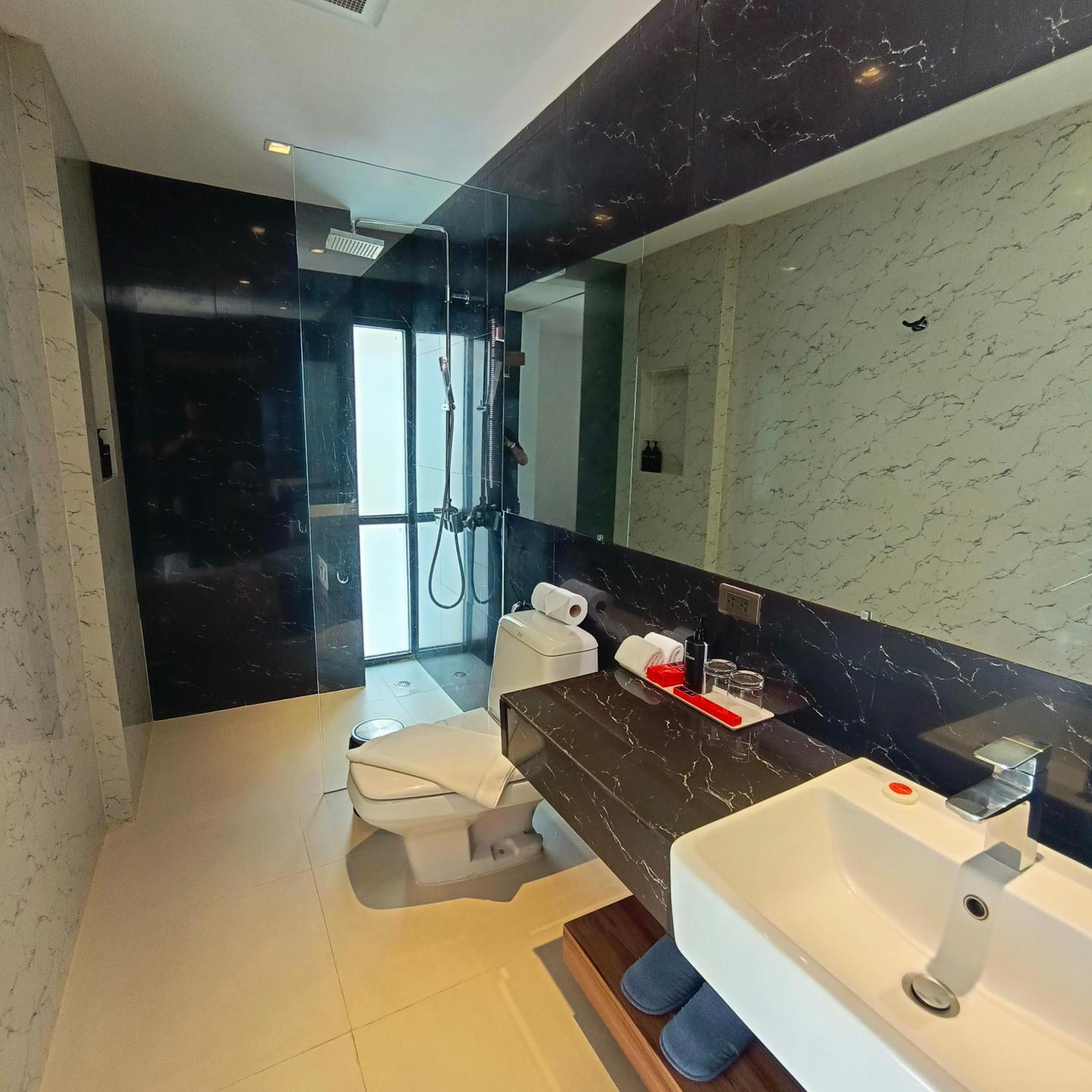 Uno Express Hotel กรุงเทพมหานคร ภายนอก รูปภาพ