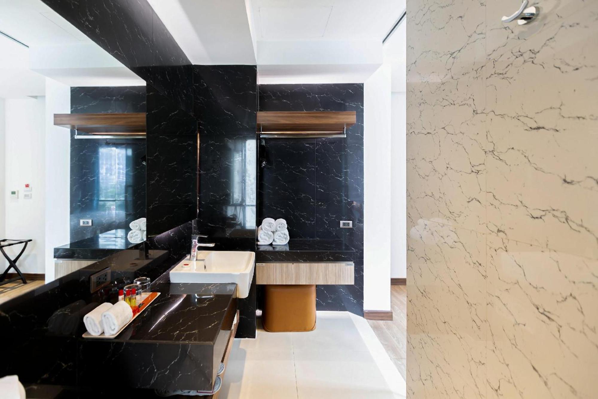 Uno Express Hotel กรุงเทพมหานคร ภายนอก รูปภาพ